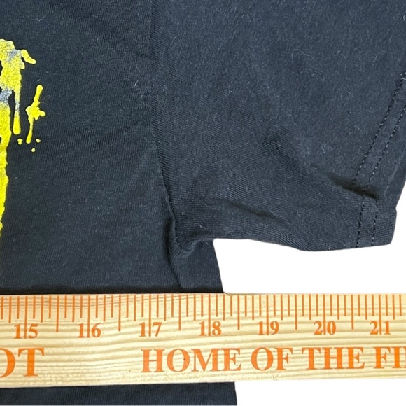 Feels So Good | The Queen Black Graphic Tee Shirt Size Medium - Picture 4 of 7